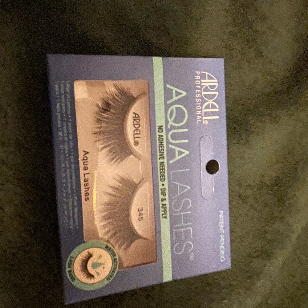 False eyelashes
